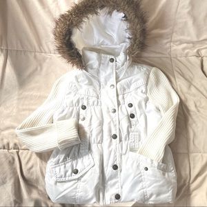 Girl’s White Light weight Jacket w/detachable hood with Faux Fur trim